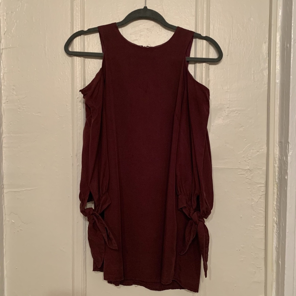 Off the Shoulder Top - Size S